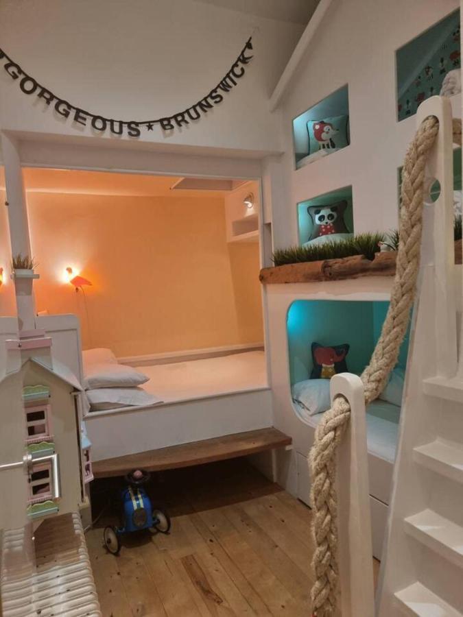 Quirky Seaside Family Cottage Walk To The Waves! برايتون المظهر الخارجي الصورة