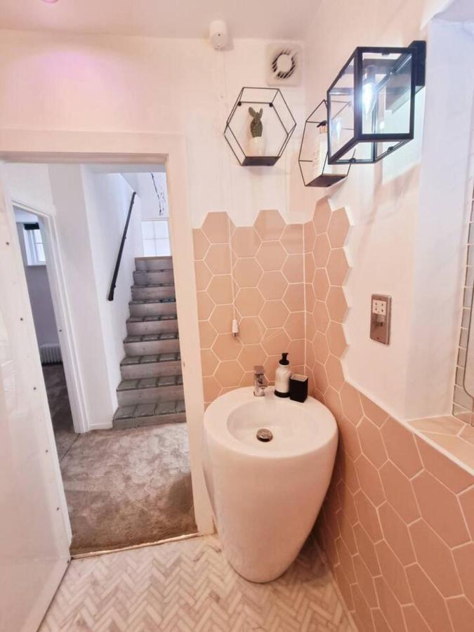 Quirky Seaside Family Cottage Walk To The Waves! برايتون المظهر الخارجي الصورة